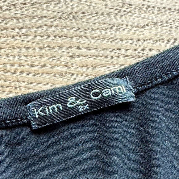 Kim & Cami flutter sleeves blouse 2x - Picture 3 of 3